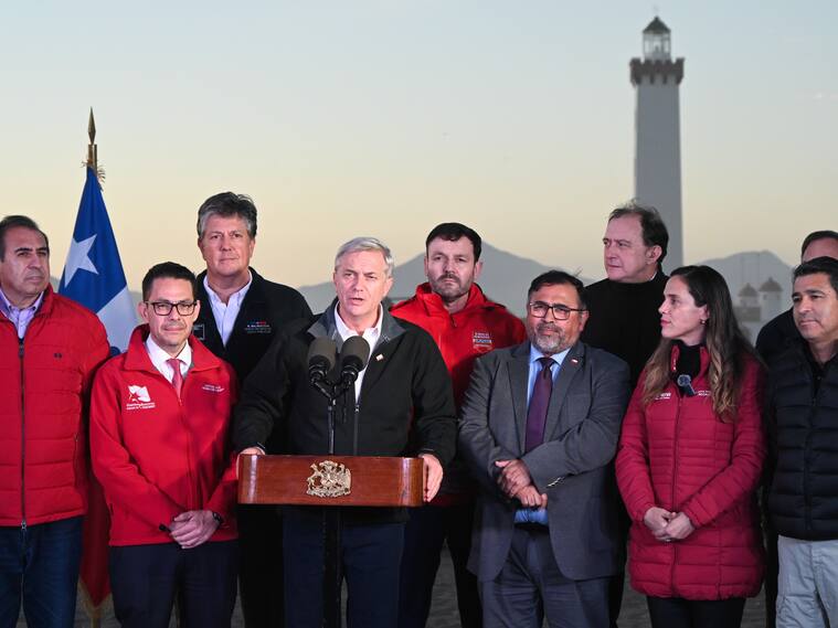 LA SERENA: Presidente visita faro monumental