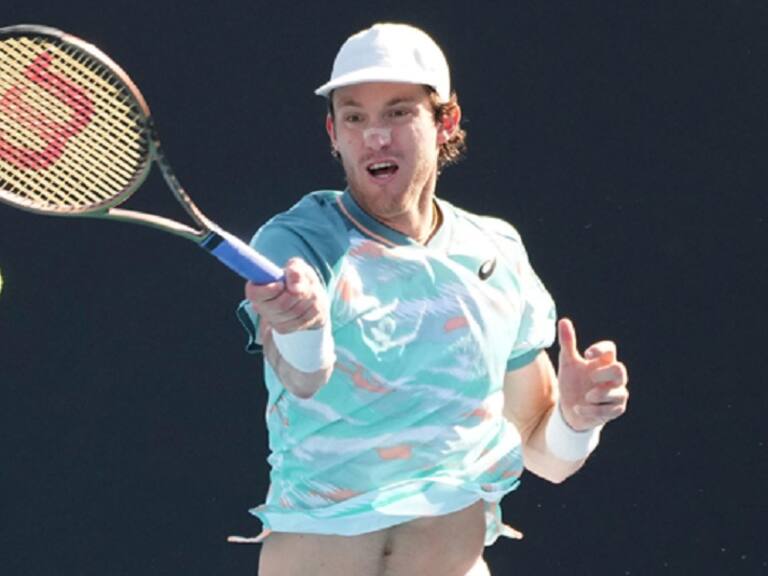 Calor extremo obligó a suspender el partido de Jarry en el Abierto de Australia cuando el chileno vencía a Kecmanovic