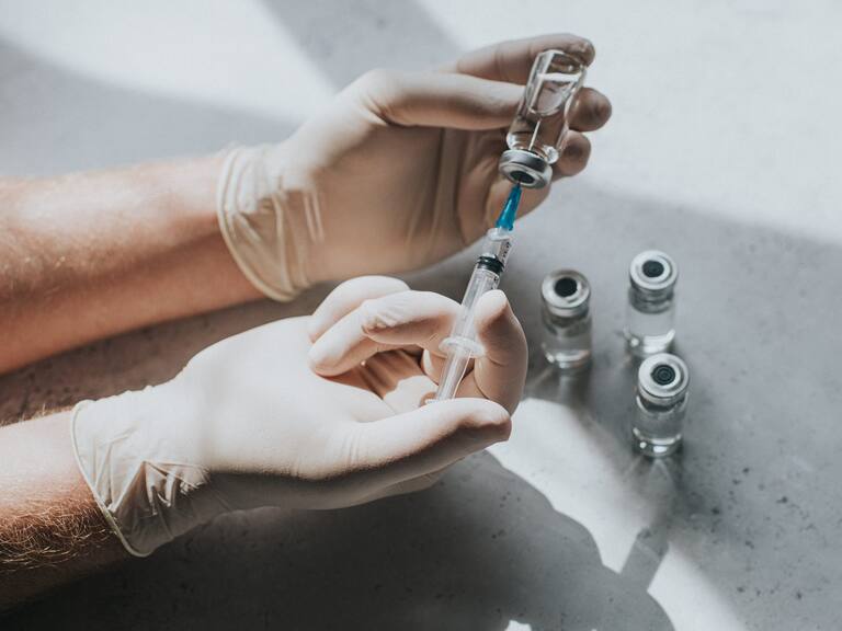 Desarrollan la primera vacuna experimental para combatir la adicción a la cocaína