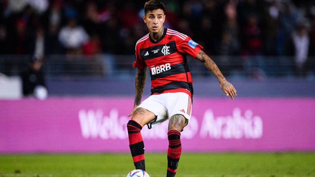 Erick Pulgar sufre una fractura en el pie y será baja en Flamengo por al menos un mes
