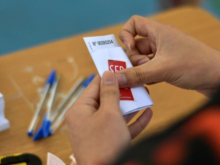 ¿Cuánto dinero se paga por ser vocal de mesa y cuándo se puede cobrar?