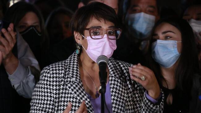 13 de junio del 2021/SantiagoComando de Karina Oliva tes conocer resultados de la elecciones de Gobernadores
FOTO: KARIN POZO/AGENCIAUNO