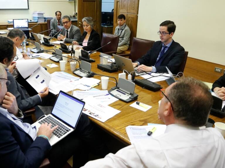 Comisión de Hacienda del Senado aprueba de forma unánime el proyecto de 40 horas y lo despacha a Sala