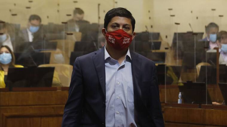 10 DE NOVIEMBRE DE 2020/VALPARAISOEl diputado Jorge Duran, durante la sesion de la Camara de Diputados, en donde se discute el proyecto que permite un segundo retiro de los fondos previsionales en medio de la pandemia por el Coronavirus.
FOTO: LEONARDO RUBILAR CHANDIA/AGENCIAUNO