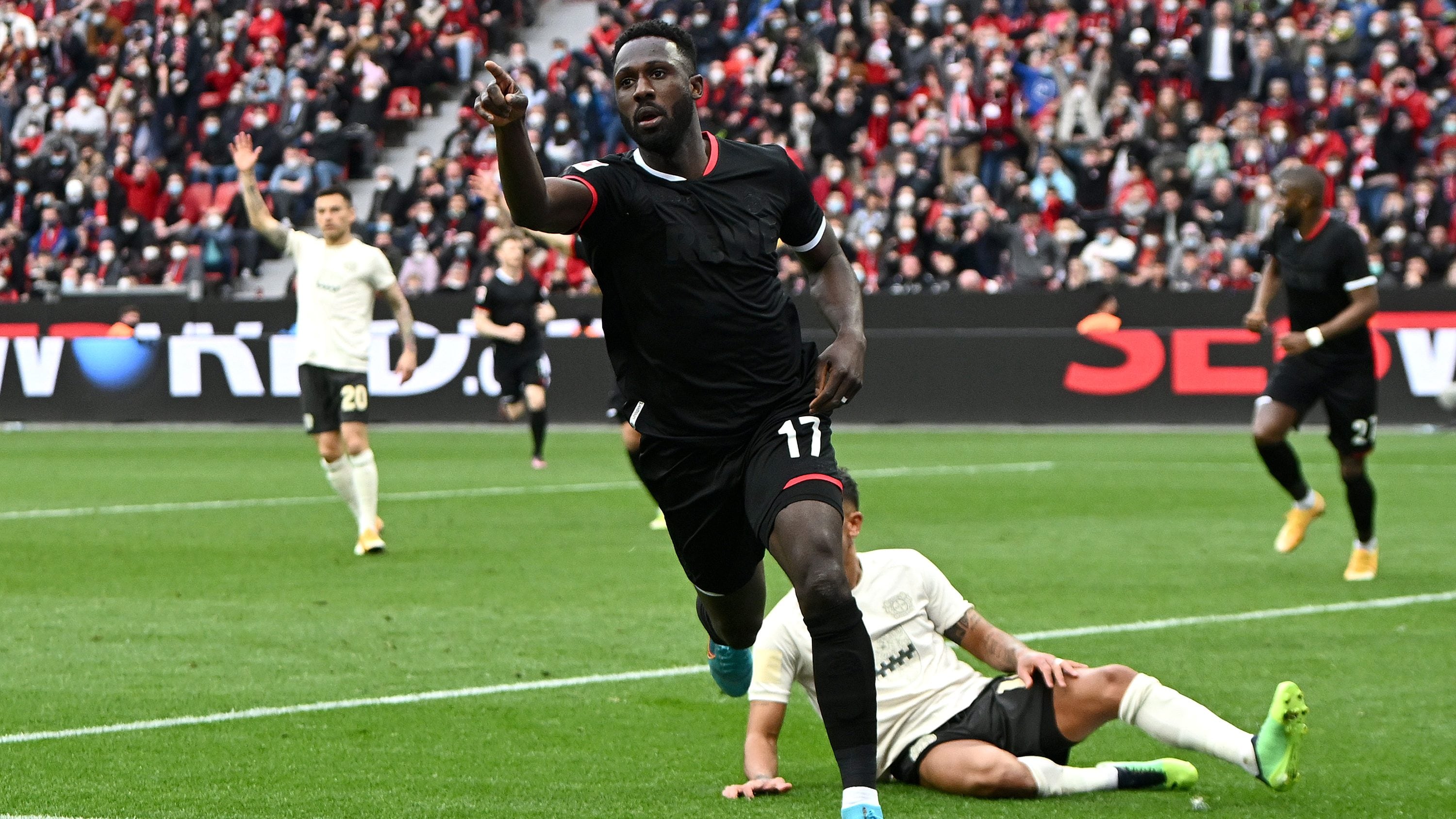 Charles Aránguiz Bayer Leverkusen