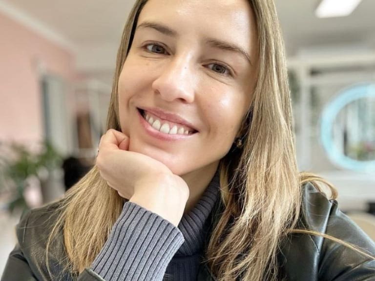 Valeria Ortega dispara contra quienes critican la crianza de sus hijos: «No me puede importar menos»