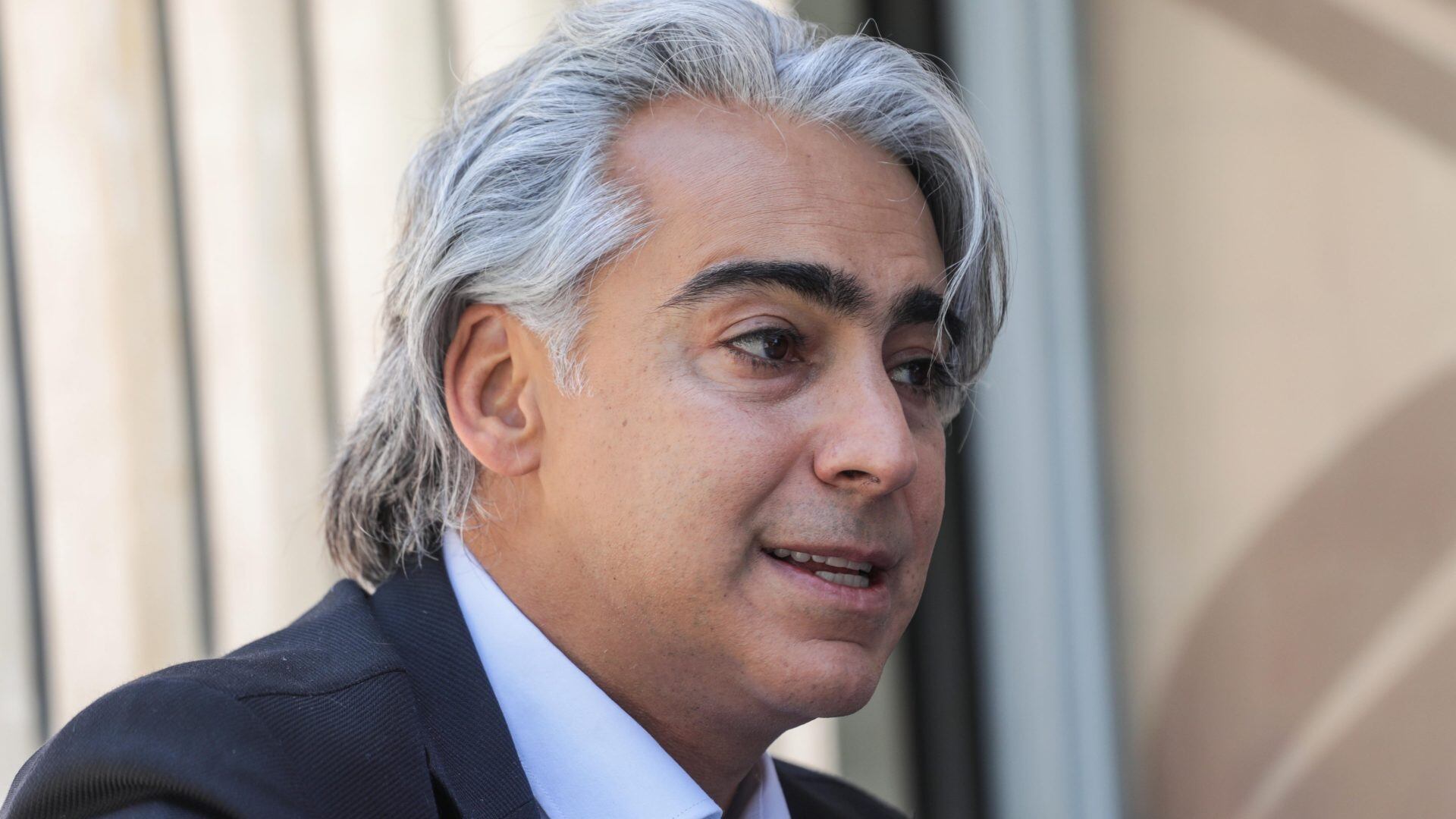 19 de noviembre del 2021/SANTIAGOEl candidato presidencial progresista, Marco Enríquez-Ominami, se reúnen en un emporio de la comuna de San Miguel, con una cajera y madre de tres hijos, quien busca poder retirar el 100% desde su fondo de pensiones para poder enfrentar la crisis económica que le generó la pandemia.
FOTO: SEBASTIAN BELTRAN GAETE/AGENCIAUNO