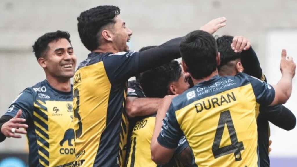 San Luis de Quillota sigue en racha y enciende al rojo vivo la pelea por el título de la Primera B