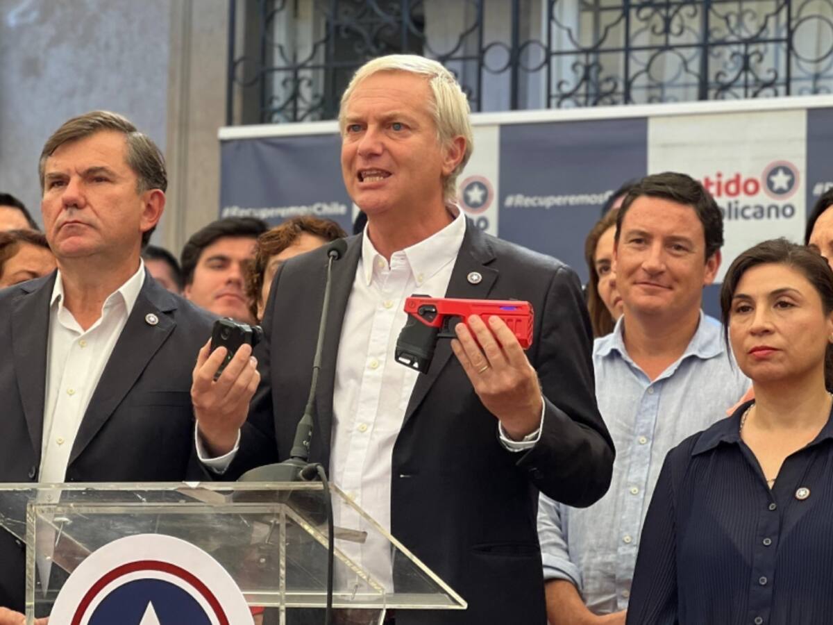 “Con los delincuentes no se dialoga, se actúa”: José Antonio Kast propone ampliar uso de pistolas taser a guardias de seguridad