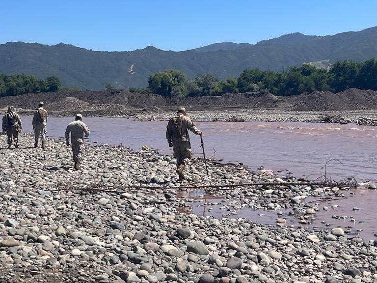 Su madre murió intentando rescatarlo: encuentran cuerpo de niño que cayó hace tres días al Río Tinguiririca