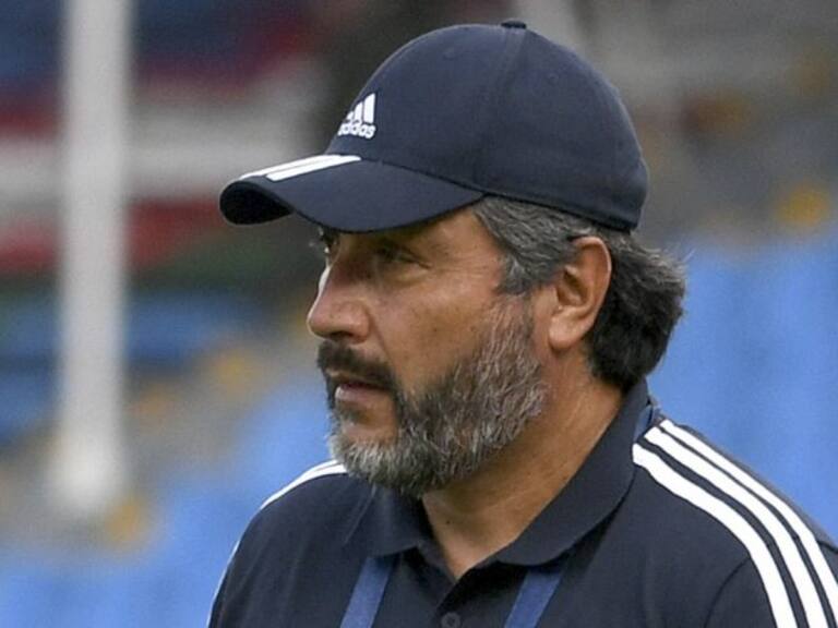 José Letelier recibe el respaldo de la seleccionada Karen Araya