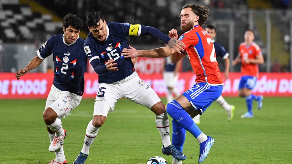 Chile no aprovecha la ventaja numérica ante Paraguay y condiciona su futuro en las eliminatorias al Mundial 2026