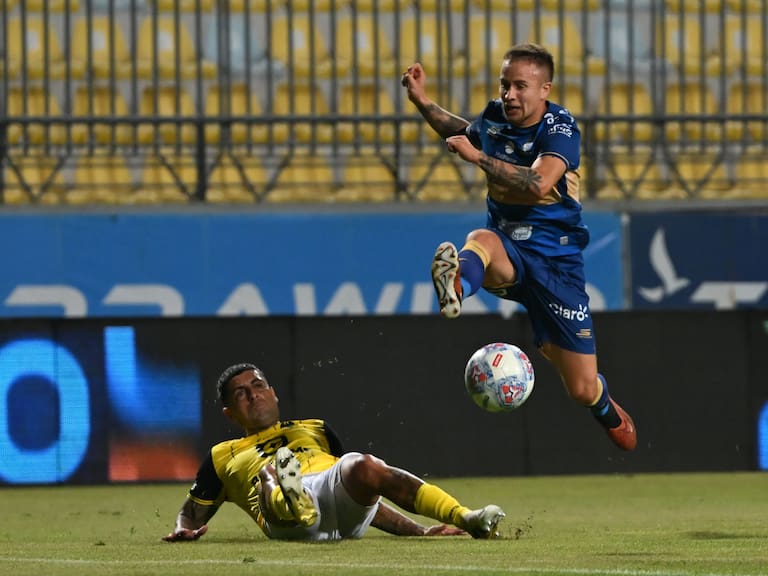 “Las inferiores en los clubes del fútbol chileno ya han desaparecido, no han invertido un peso”