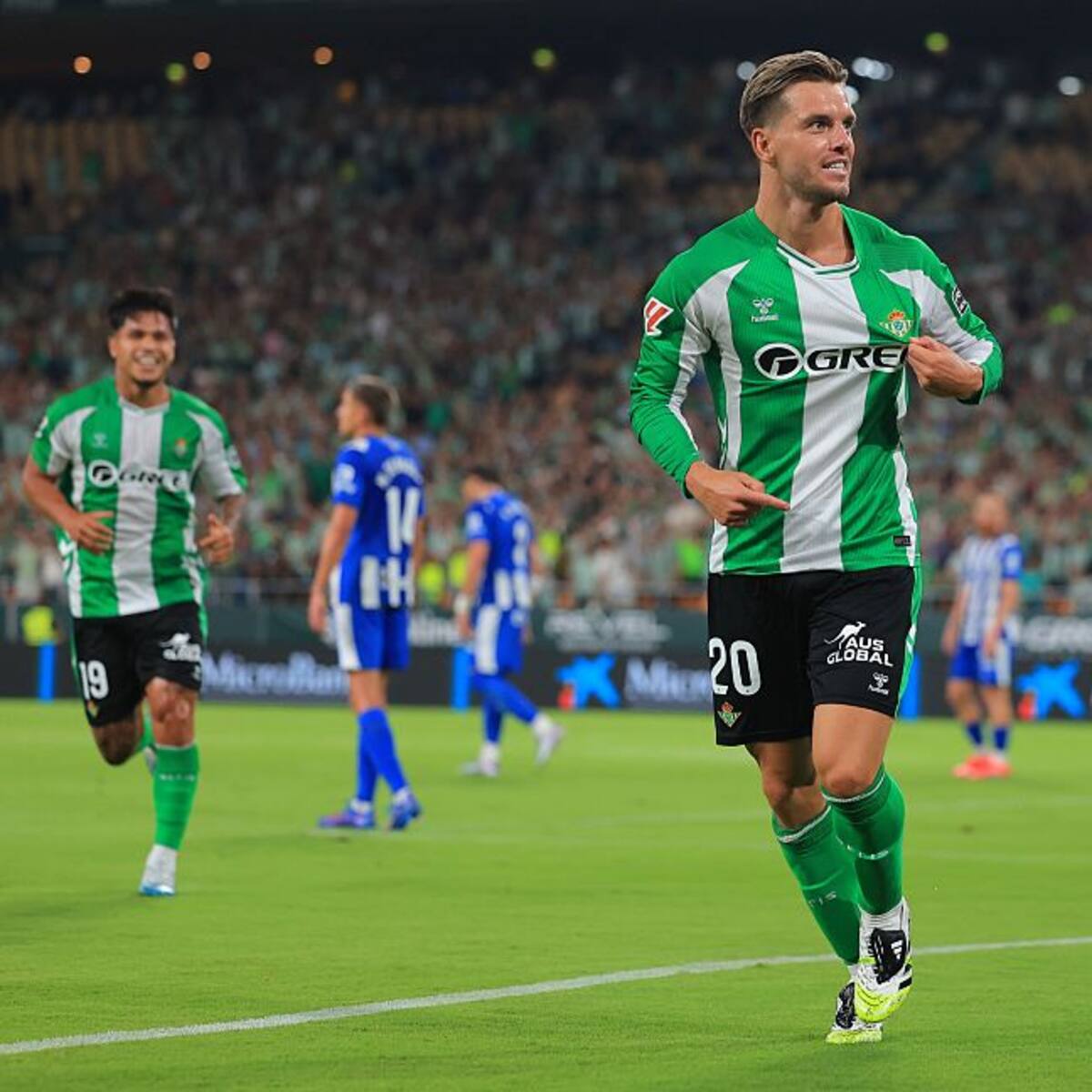 La primera sonrisa de la temporada: Real Betis venció al Alavés y es puntero provisorio de La Liga