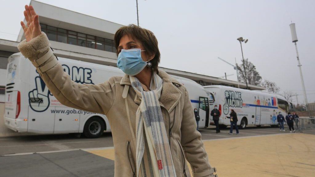 13 de Agosto de 2021 / ÑUÑOASubsecretaria de Salud Paula Daza participa de la Vacunación de refuerzo para adultos mayores de 79 a 81 años en el Velódromo del Estadio Nacional y la supervisión de los Vacunatorios Móviles que se despliegan por la Región Metropolitana desde este punto
FOTO: DIEGO MARTIN / AGENCIAUNO