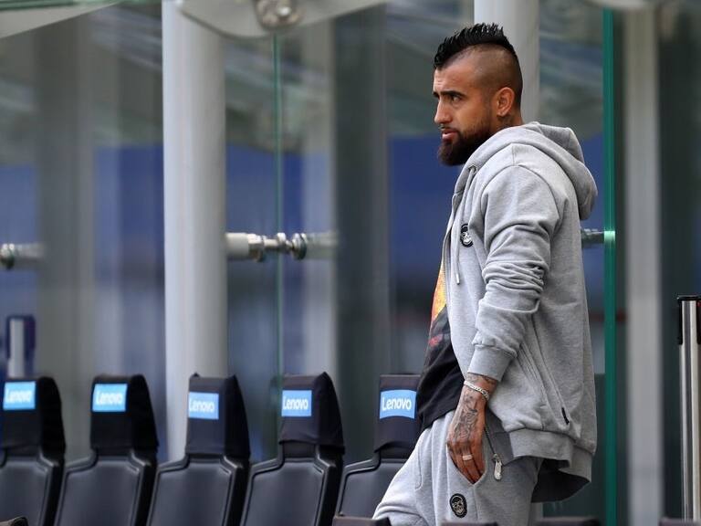 Antonio Conte espera que lesionado Arturo Vidal vuelva a jugar antes del fin del torneo italiano