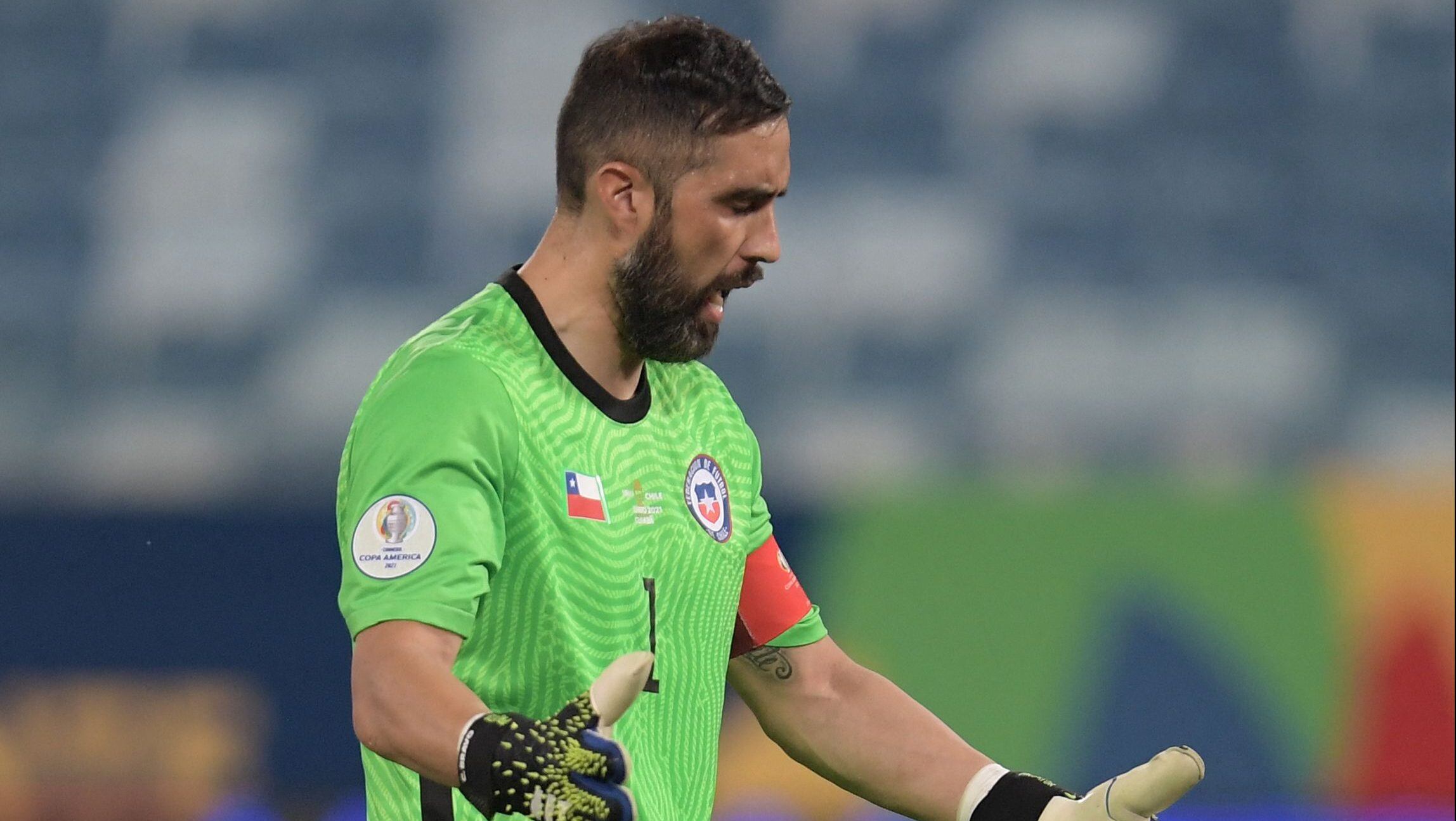 Chile's goalkeeper Claudio Bravo gestures during the Conmebol Copa America 2021 football tournament group phase match against Uruguay at the Pantanal Arena in Cuiaba, Brazil, on June 21, 2021. (Photo by DOUGLAS MAGNO / AFP) (Photo by DOUGLAS MAGNO/AFP via Getty Images)