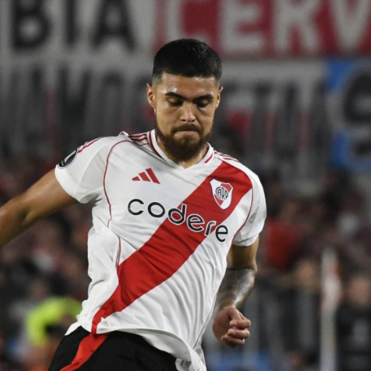 Pifias para el chileno: el duro momento que vivió Paulo Díaz en el estadio de River Plate