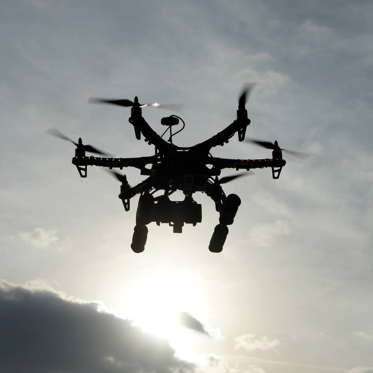 Polonia denuncia violación de su espacio aéreo por parte de Rusia y confirma derribo de drones