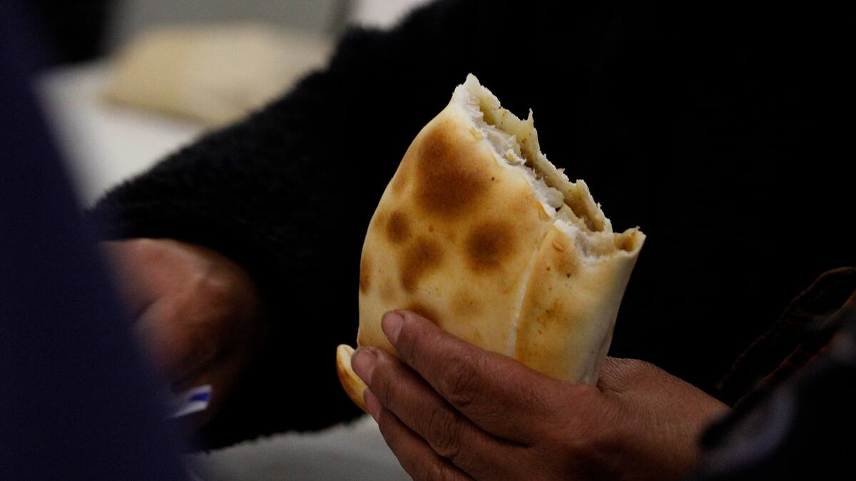 Este es el precio de las 10 mejores empanadas de pino en Santiago