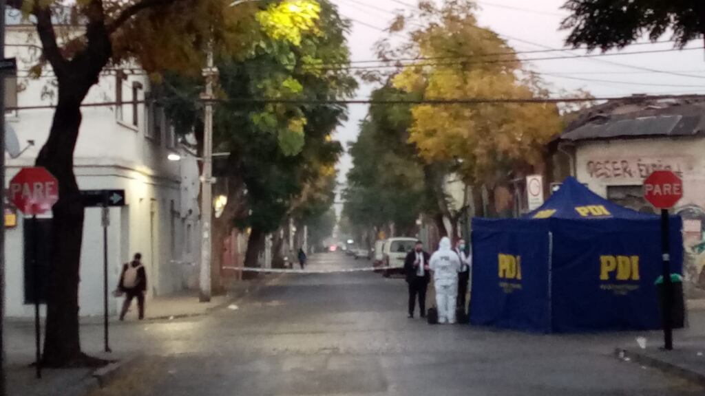 Cadáver, Santiago Centro, mujer muerta, heridas de bala
