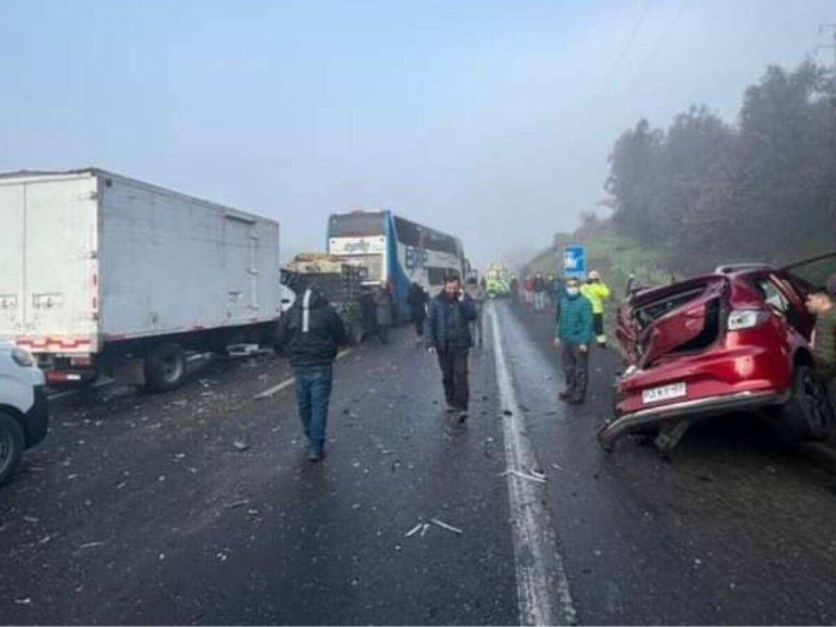 Accidentes vehiculares en Ruta 5 Sur cortan el tránsito en ambas direcciones: hay al menos siete lesionados