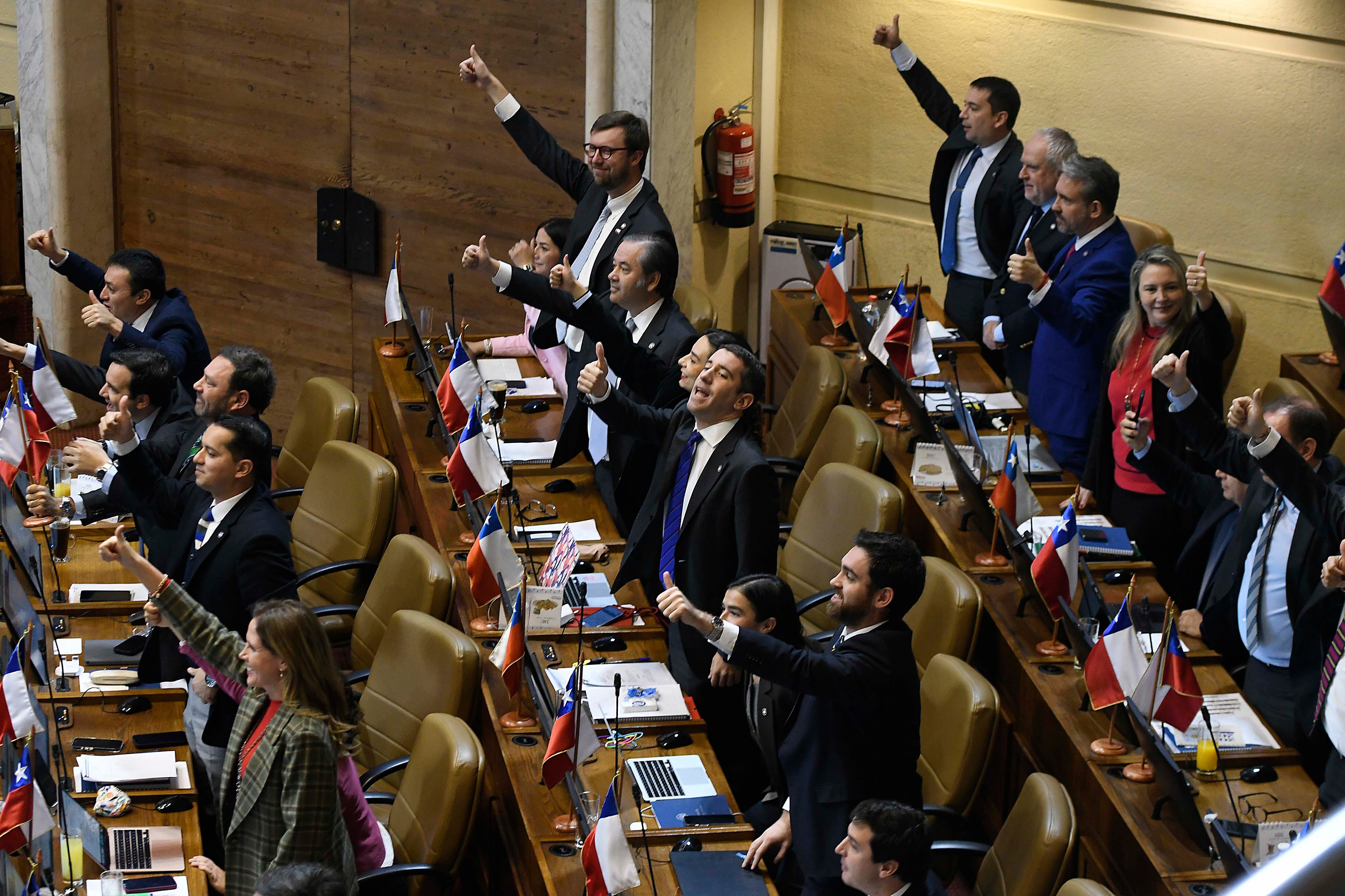 20 DE MAYO DE 2026/ VALPARAISOParlamentarios Republicanos votan a favor , durante la votación  del Plan de Reconstrucción Nacional. FOTO: PABLO OVALLE ISASMENDI AGENCIA UNO