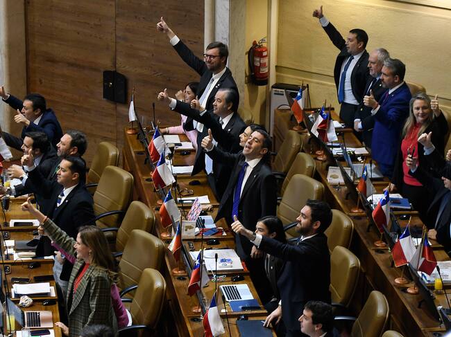 20 DE MAYO DE 2026/ VALPARAISO
Parlamentarios Republicanos votan a favor , durante la votación del Plan de Reconstrucción Nacional.
FOTO: PABLO OVALLE ISASMENDI AGENCIA UNO
