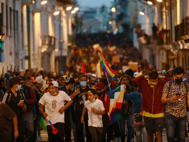 Manifestantes se congregan en las mayores ciudades de Ecuador