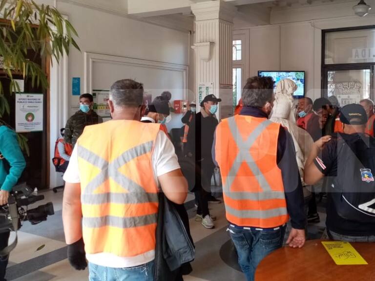 Trabajadores se tomaron dependencias del municipio de Ñuñoa tras rechazo de megaproyecto inmobiliario