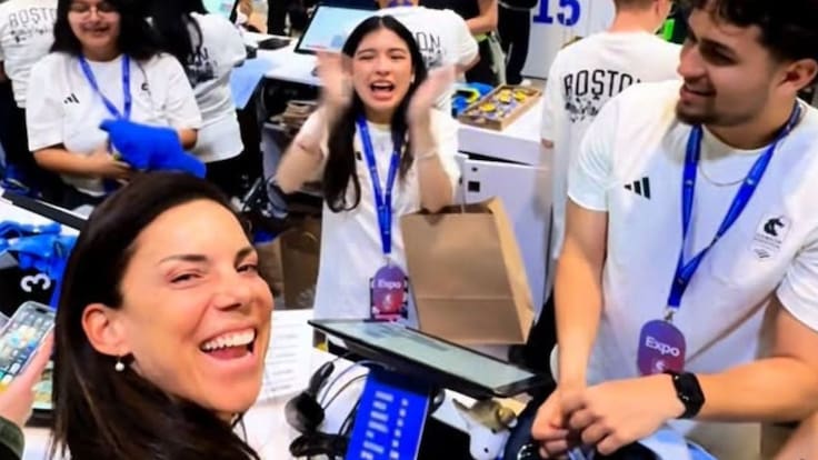 ¡Hasta con un C-H-I! Así recibieron a conocida periodista en su aventura por la Maratón de Boston