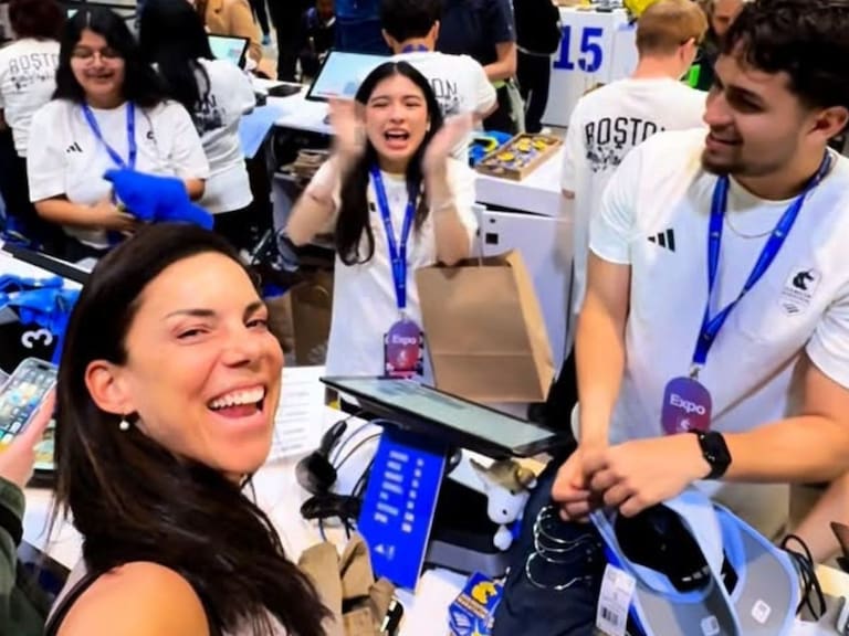 ¡Hasta con un C-H-I! Así recibieron a conocida periodista en su aventura por la Maratón de Boston