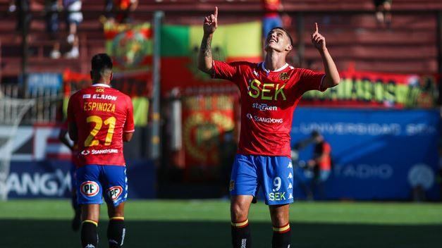Leandro Garate destacó las lecciones "goleadoras" de Esteban Paredes: "Si no aprendo con él, no aprendo más"