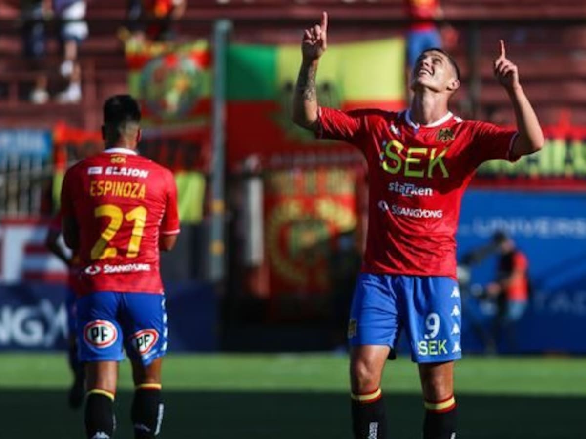 Leandro Garate destacó las lecciones «goleadoras» de Esteban Paredes: «Si no aprendo con él, no aprendo más»