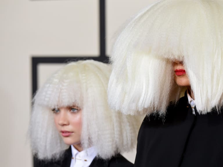 Sia reveló que impedió que Maddie Ziegler, la protagonista de sus videos, viajara en el jet privado de Harvey Weinstein