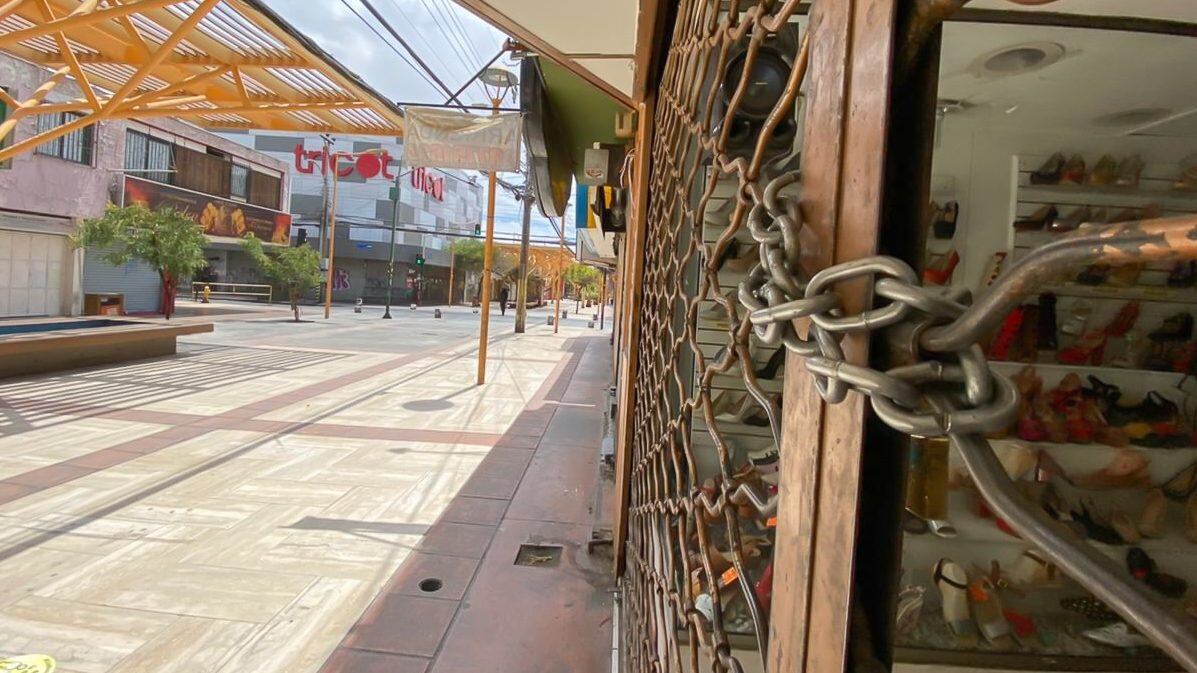 23 DE ENERO DEL 2020 / CALAMA Local cerrado , durante fase 2 que se encuentra la Ciudad de Calama por la pandemia Covid-19 que afecta al país
FOTO: JUAN RIQUELME MIERES / AGENCIA UNO