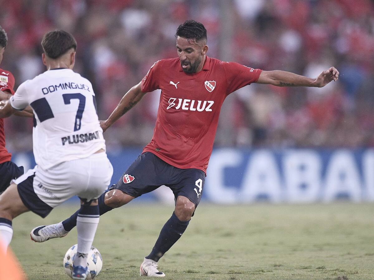 “Esto es Independiente, pel...”: Mauricio Isla es encarado por su nivel en Argentina