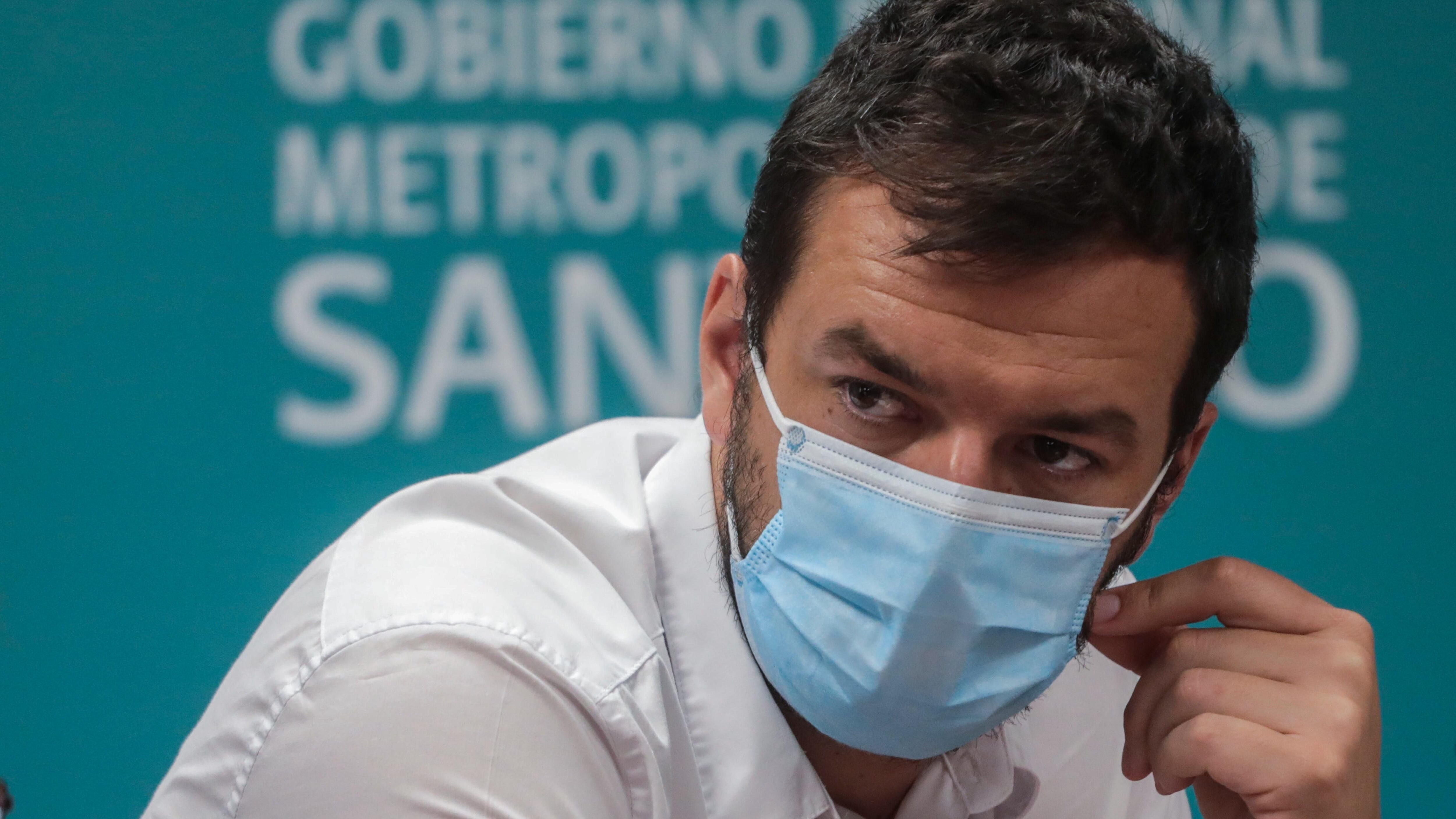 4 de enero del 2022/SANTIAGOEl alcalde de Maipu Tomas Vodanovic, durante la reunión de la primera "Mesa Regional de Comercio Ambulante y Espacio Público" para abordar integralmente el complejo fenómeno del comercio ambulante, tanto en el espacio público como privado, en toda la Región Metropolitana.
FOTO: SEBASTIAN BELTRAN GAETE/AGENCIAUNO