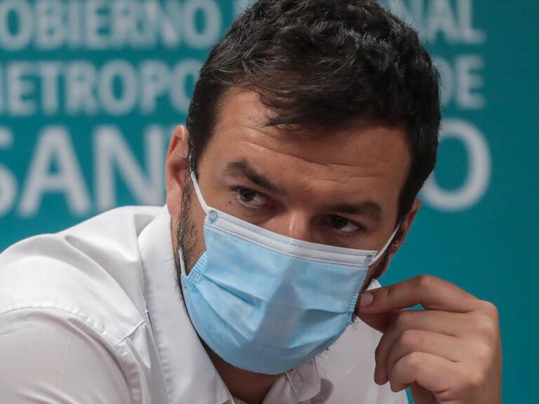 4 de enero del 2022/SANTIAGOEl alcalde de Maipu Tomas Vodanovic, durante la reunión de la primera "Mesa Regional de Comercio Ambulante y Espacio Público" para abordar integralmente el complejo fenómeno del comercio ambulante, tanto en el espacio público como privado, en toda la Región Metropolitana.
FOTO: SEBASTIAN BELTRAN GAETE/AGENCIAUNO