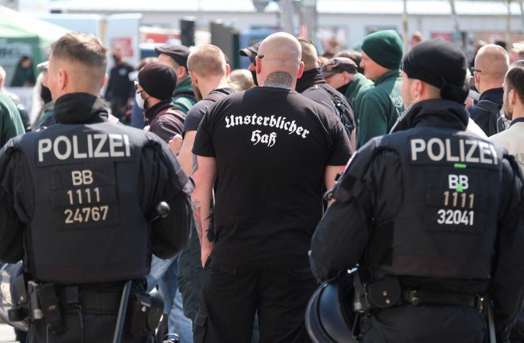 Policía de Alemania custodia manifestación de la extrema derecha