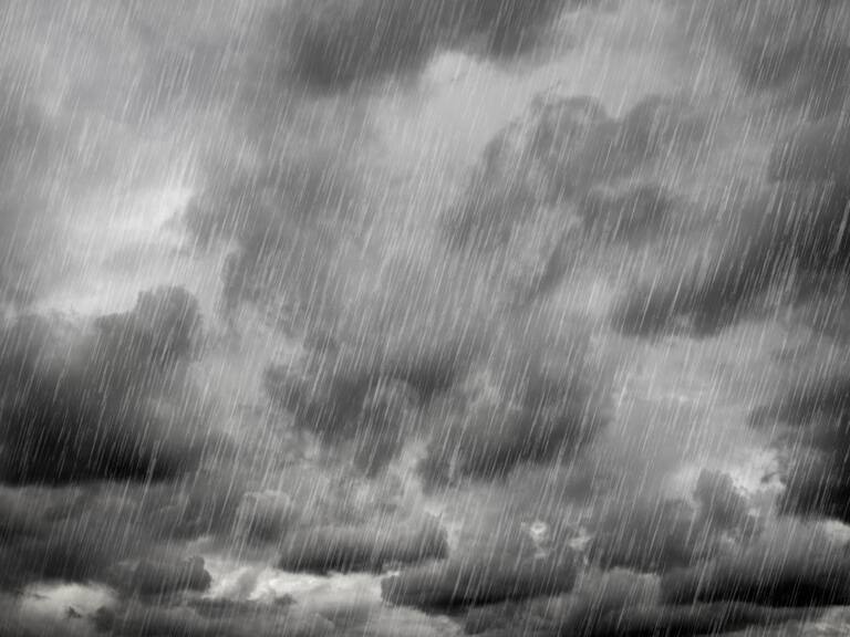 Río atmosférico provoca intensas lluvias en Chile: sistema frontal dejará 70 mm de agua hoy lunes