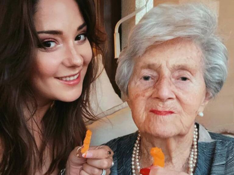 La tristeza de Kel Calderón en el funeral de su abuela: «Me siento tan vacía sin ti… no sé cómo seguir caminando»