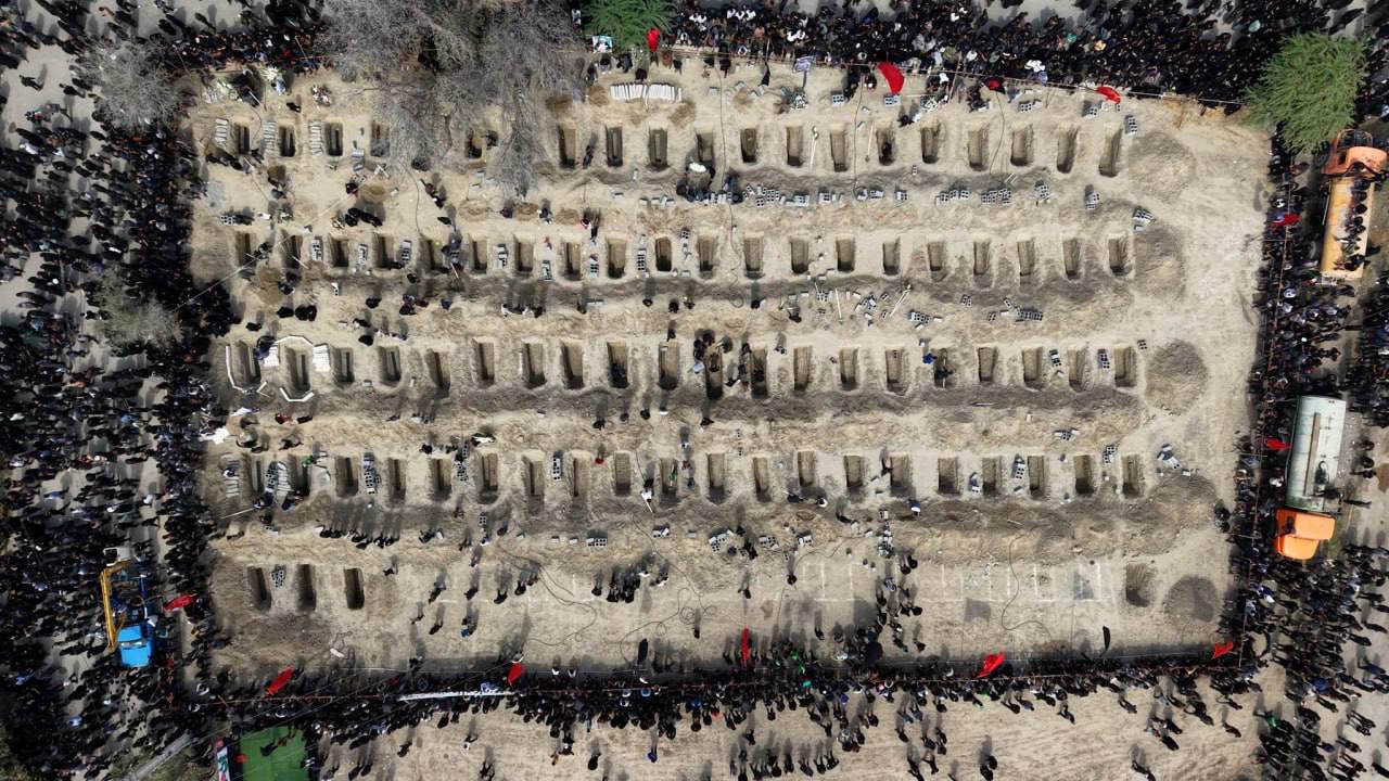 Irán realiza multitudinario funeral a 165 niñas, docentes y apoderados asesinados en bombardeo de EE.UU. e Israel