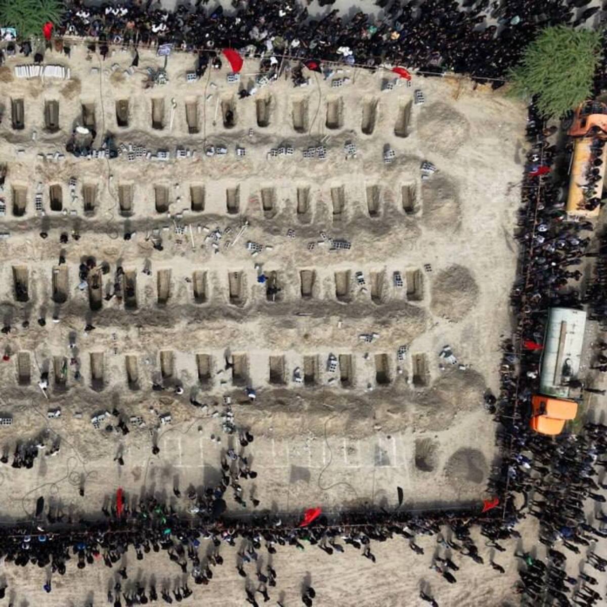 Irán realiza multitudinario funeral a 165 niñas, docentes y apoderados asesinados en bombardeo de EE.UU. e Israel