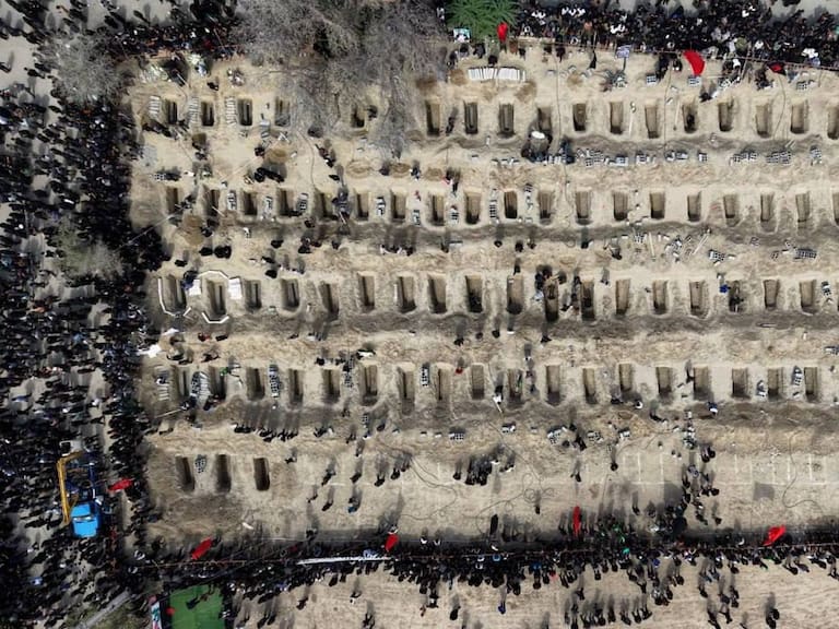 Irán realiza multitudinario funeral a 165 niñas, docentes y apoderados asesinados en bombardeo de EE.UU. e Israel