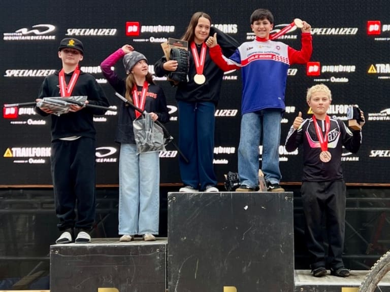 Con apenas 11 años, ciclista chileno destaca a nivel internacional con dos títulos en festival planetario de mountain bike