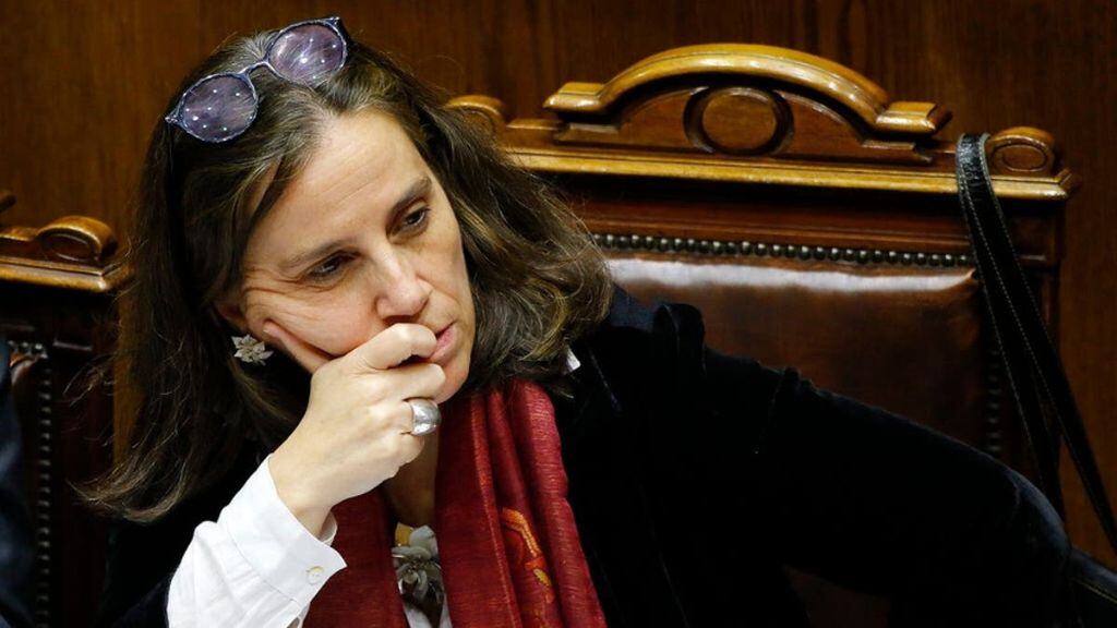 canciller Antonia Urrejola por crisis en Perú