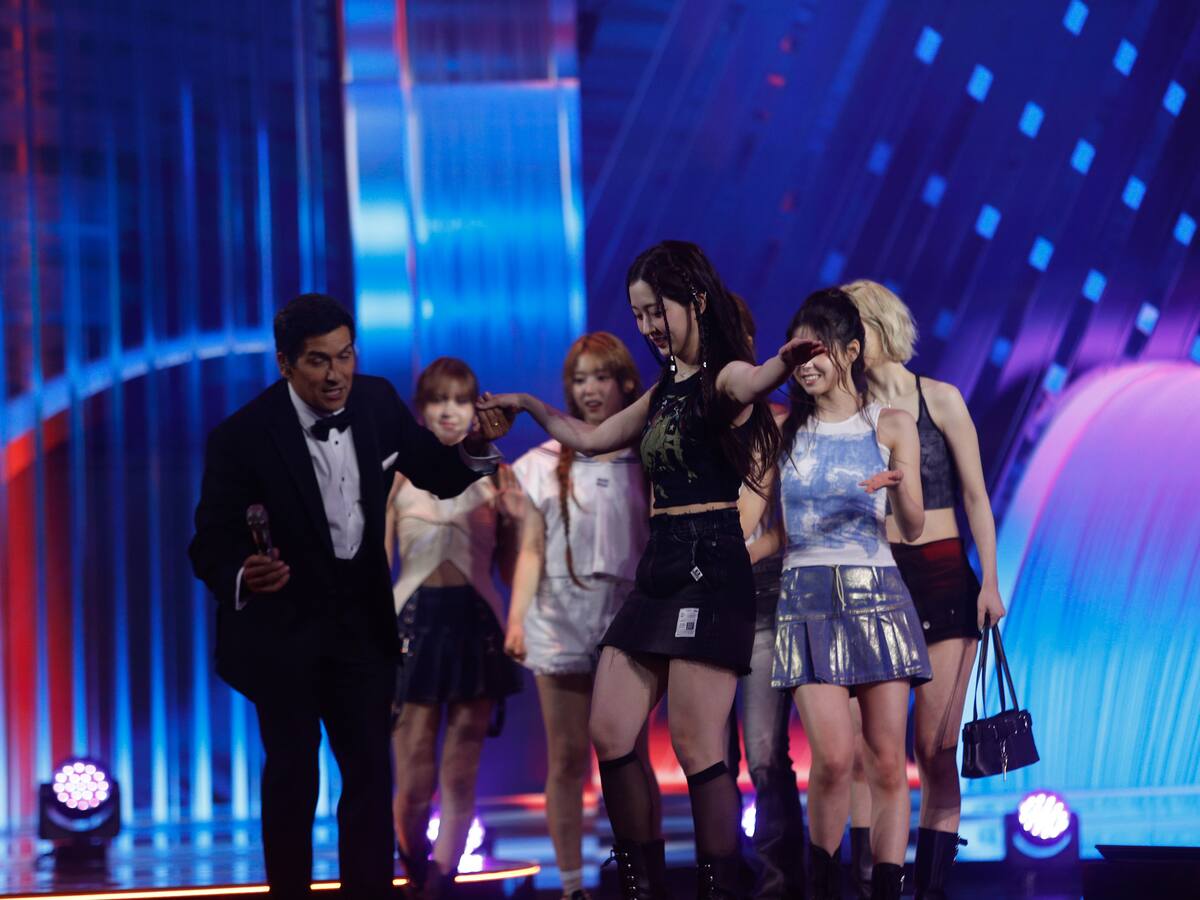 Festival de Viña 2025: Quién es NMIXX, el grupo de K-pop que sorprendió como invitado especial en el certamen