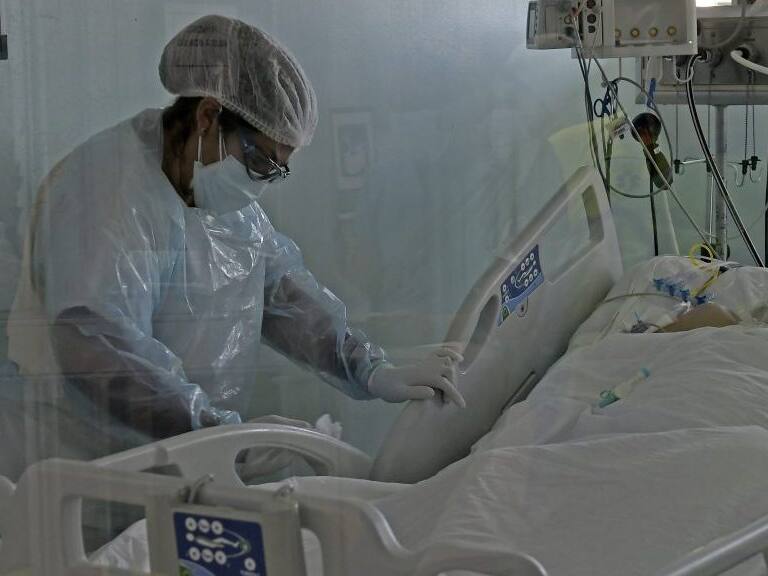 17 de Abril de 2021 / IQUIQUEAumento de pacientes graves por Covid-19 provoca una saturación en uso de camas en la Unidad de Cuidados Intensivos (UCI) del Hospital Dr. Ernesto Torres Galdames.
FOTO: CRISTIAN VIVERO BOORNES/AGENCIAUNO