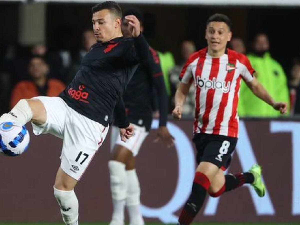 Atlético Paranaense anotó en el último minuto ante Estudiantes en Argentina y se convirtió en uno de los semifinalistas de Copa Libertadores